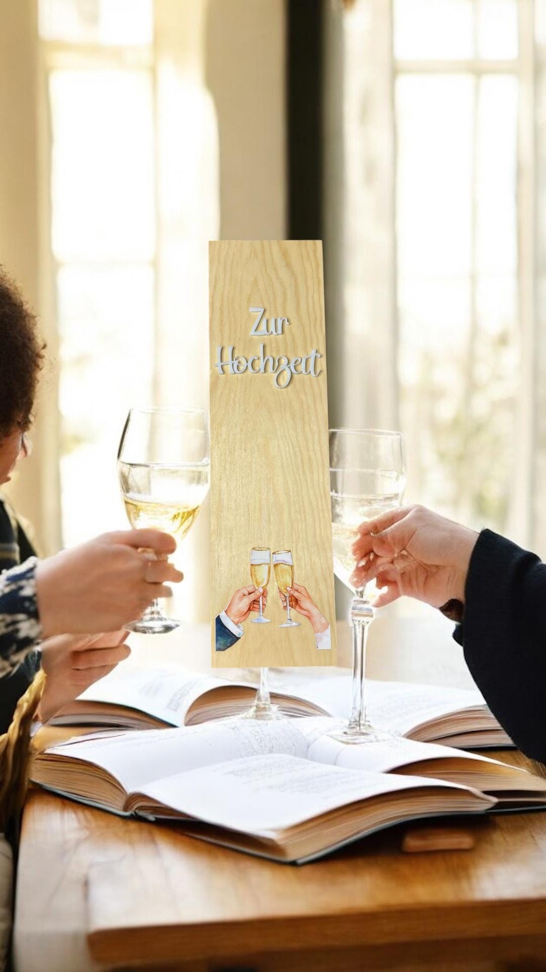 Personalisierte Weinkiste zur Hochzeit mit Acryl-Schrift & Gläsern | Geschenk für Brautpaar | Holzkiste für Weinflasche Gravur Das Glückswerk