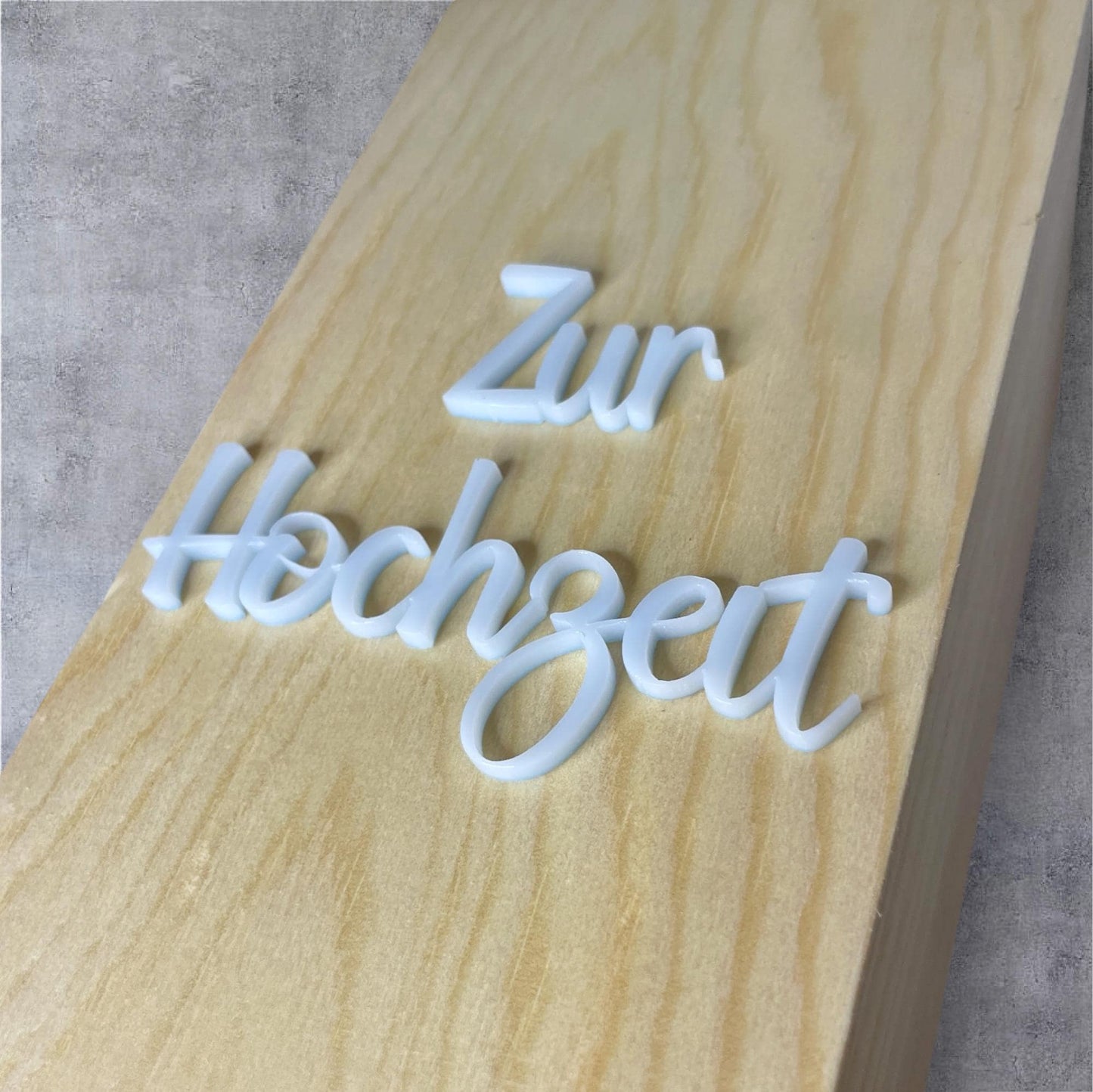 Personalisierte Weinkiste zur Hochzeit mit Acryl-Schrift & Gläsern | Geschenk für Brautpaar | Holzkiste für Weinflasche Gravur Das Glückswerk