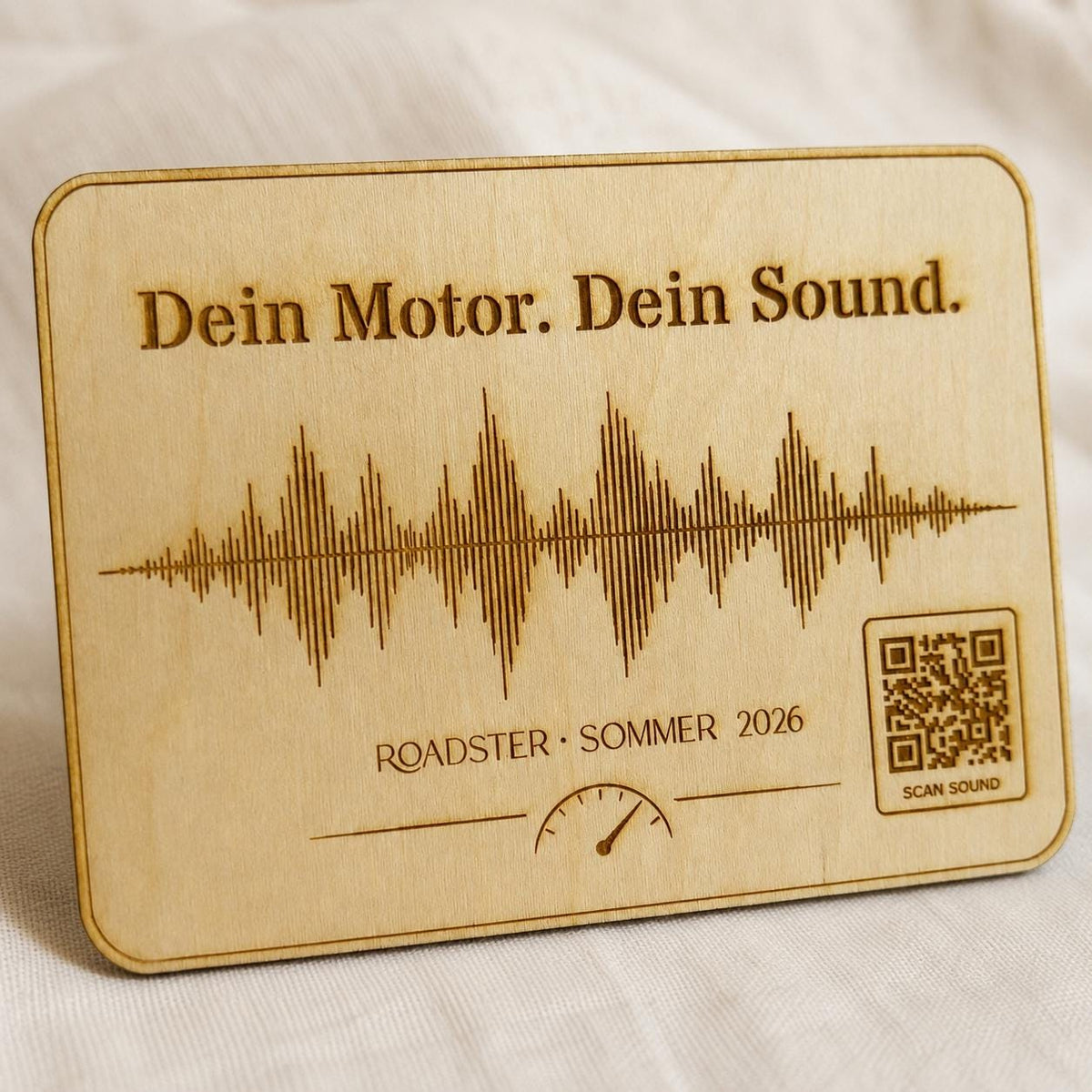 Motorsound Aufsteller mit QR-Code | personalisierte Soundwave Gravur, DasGlueckswerk, Geschenke für Autofahrer, Signs,