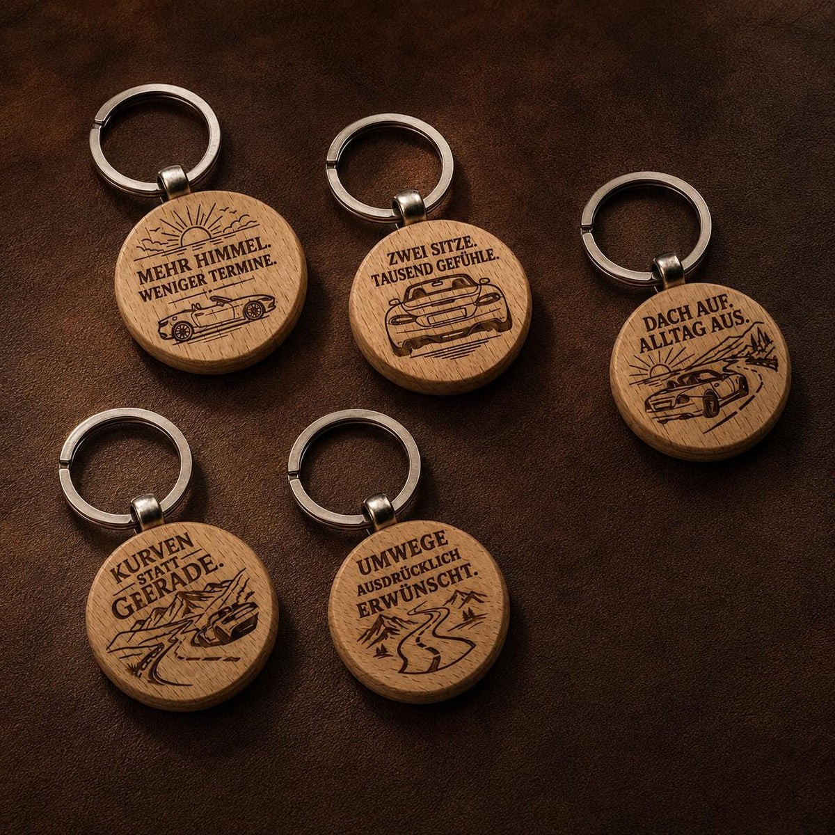 Roadster Schlüsselanhänger „Zwei Sitze tausend Gefühle“ aus Holz – Geschenk für Cabriofahrer, DasGlueckswerk, Geschenke für Autofahrer, Keychains,
