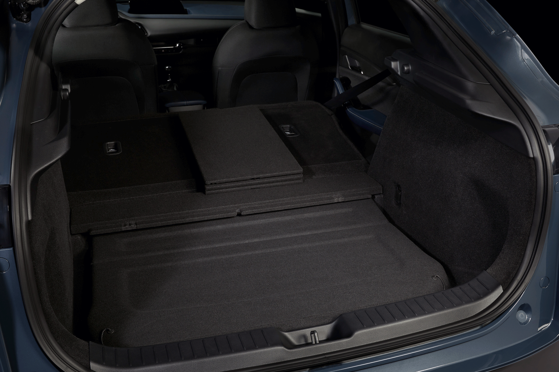 Mazda CX-30 DM ab 2019 Cargo System DFS2-V0-580 Für Fahrezueg mit Bose Transport Mazda