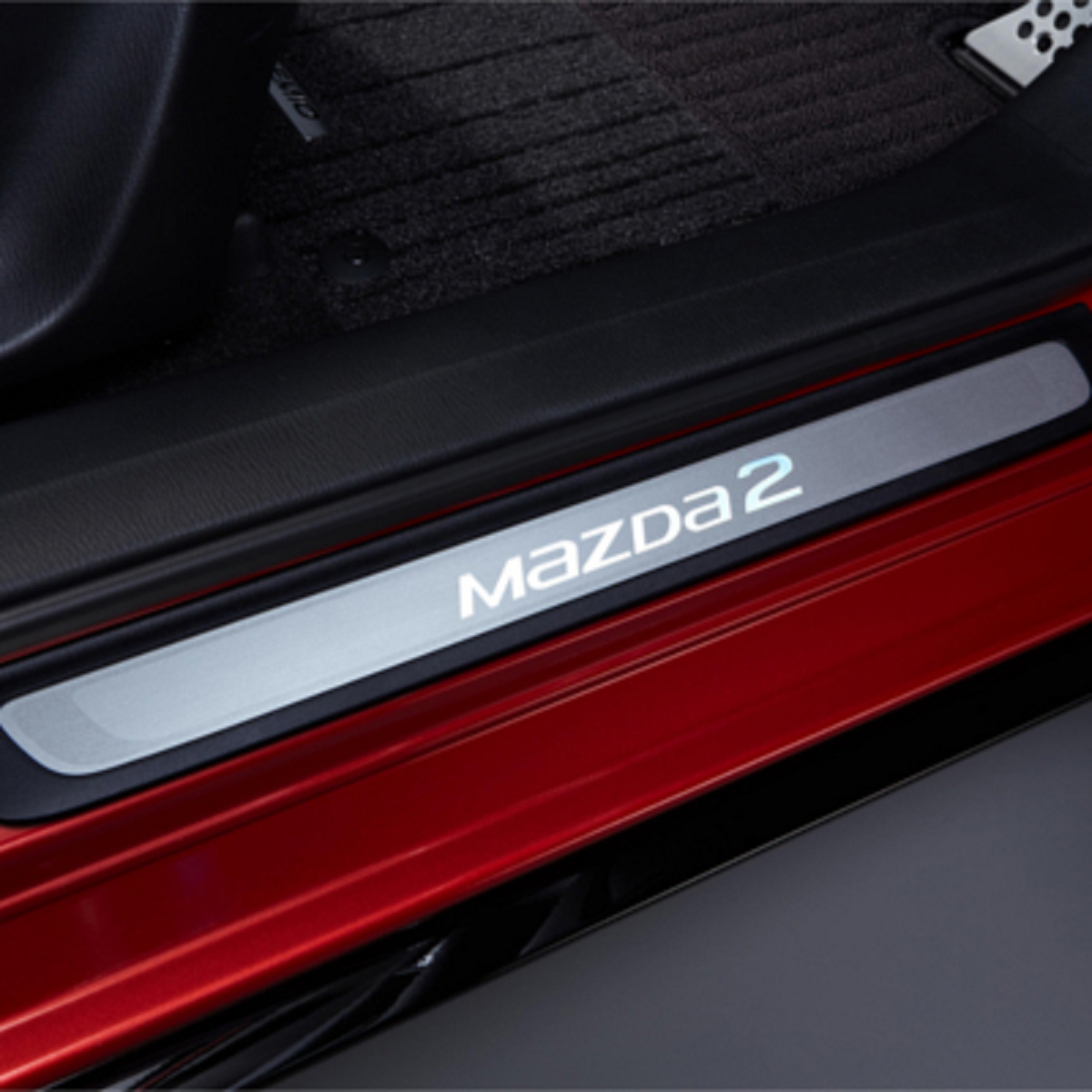 Mazda 2 DJ ab 2015 Einstiegsblenden Sicherheit & Schutz Mazda beleuchtet DA6D-V1-370
