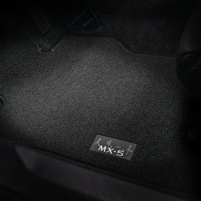 Mazda MX-5 NE 2023 Textilfußmattensatz "Luxury" NG9F-V0-320 Textilfußmattensatz "Luxury" Mazda