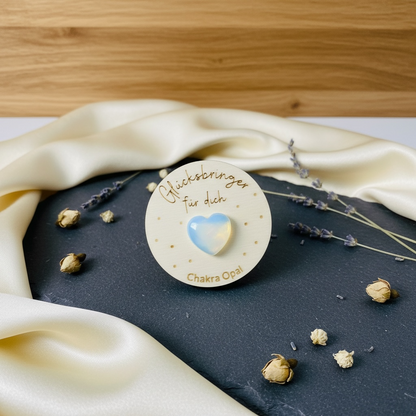 Glücksbringer mit chakra opal in Herzform Geschenk Das Glückswerk