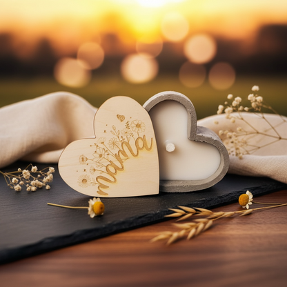 Graue edle Betonkerze Herz handmade mit Gravur „Mama" mit Blumen verzierung floral – Outdoor-Kerze mit Deckel aus Holz und Gravur Betonkerze Das Glückswerk