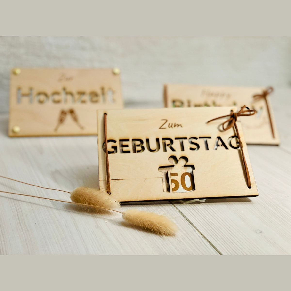 Geldgeschenk Karte zum Geburtstag aus Holz mit Lederband Geschenkkarte Das Glückswerk