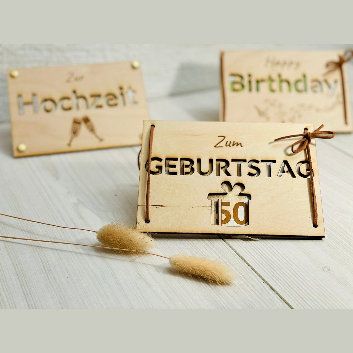 Geldgeschenk Karte zum Geburtstag aus Holz mit Lederband Geschenkkarte Das Glückswerk