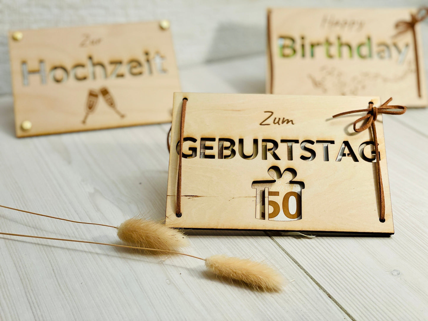 Geldgeschenk-Karte- Holzkarte- Geburtstagsgeschenk- personalisierte Geschenke- Geldgeschenk- Lederband- kreative Geschenkideen- nachhaltige Geschenke- individuelle Gravur-