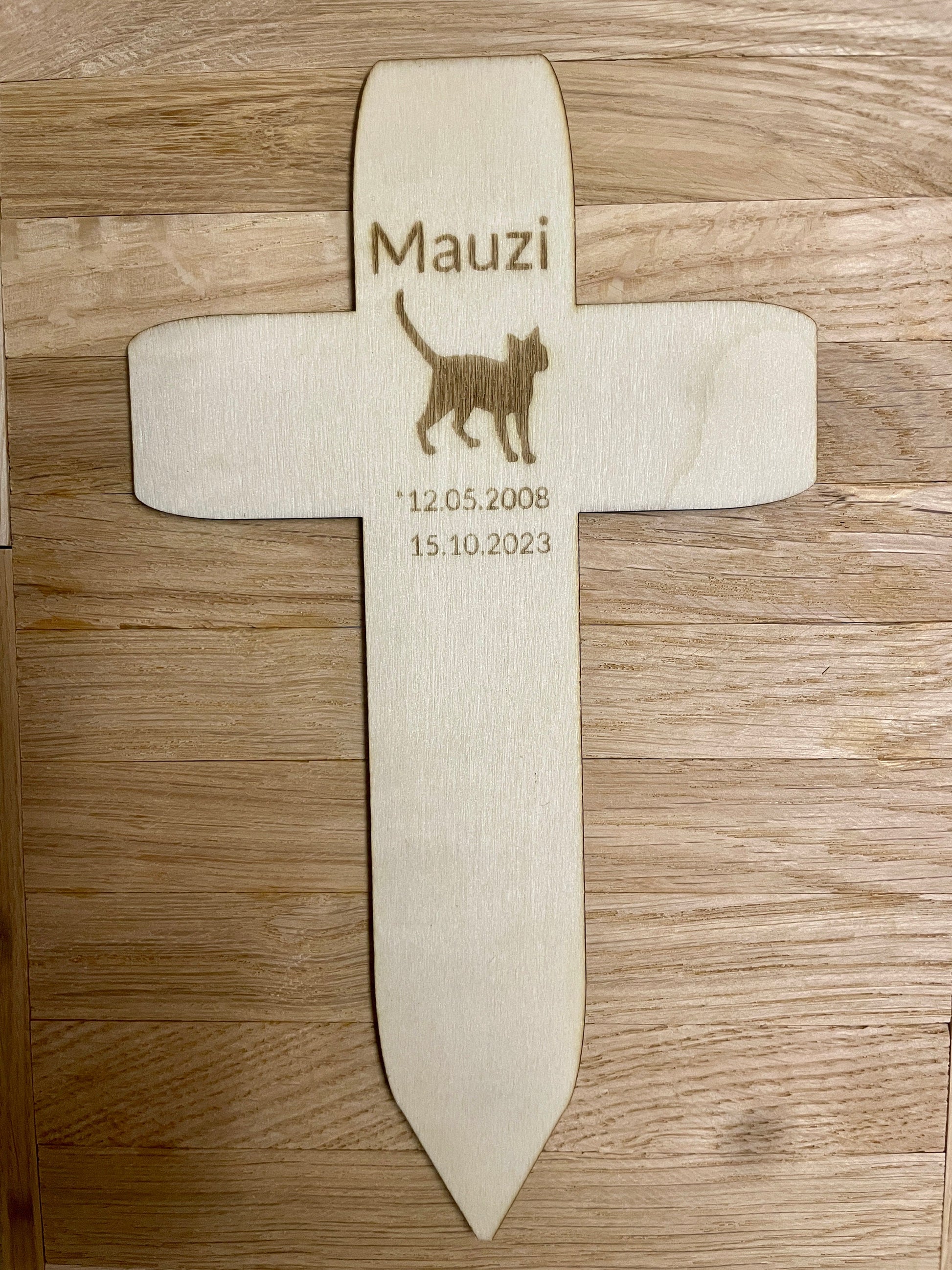 Trauerkreuz Haustierbestattung aus Holz, personalisiert mit Gravur, Gedenkzeichen für Hund und Katze, DasGlueckswerk, Tierfreunde, Grave Markers & Decoration, Holz