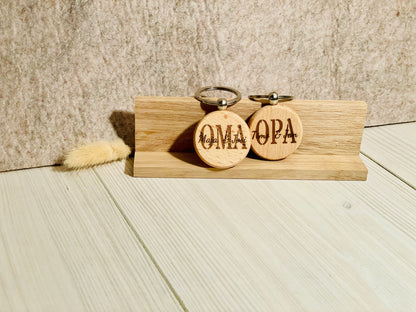 Schlüsselanhänger in Geschenkbox Geschenk Oma Opa Mama Papa Enkel Kinder für den der alles hat, DasGlueckswerk, Schlüsselanhänger, Keychains, Holz, Metall