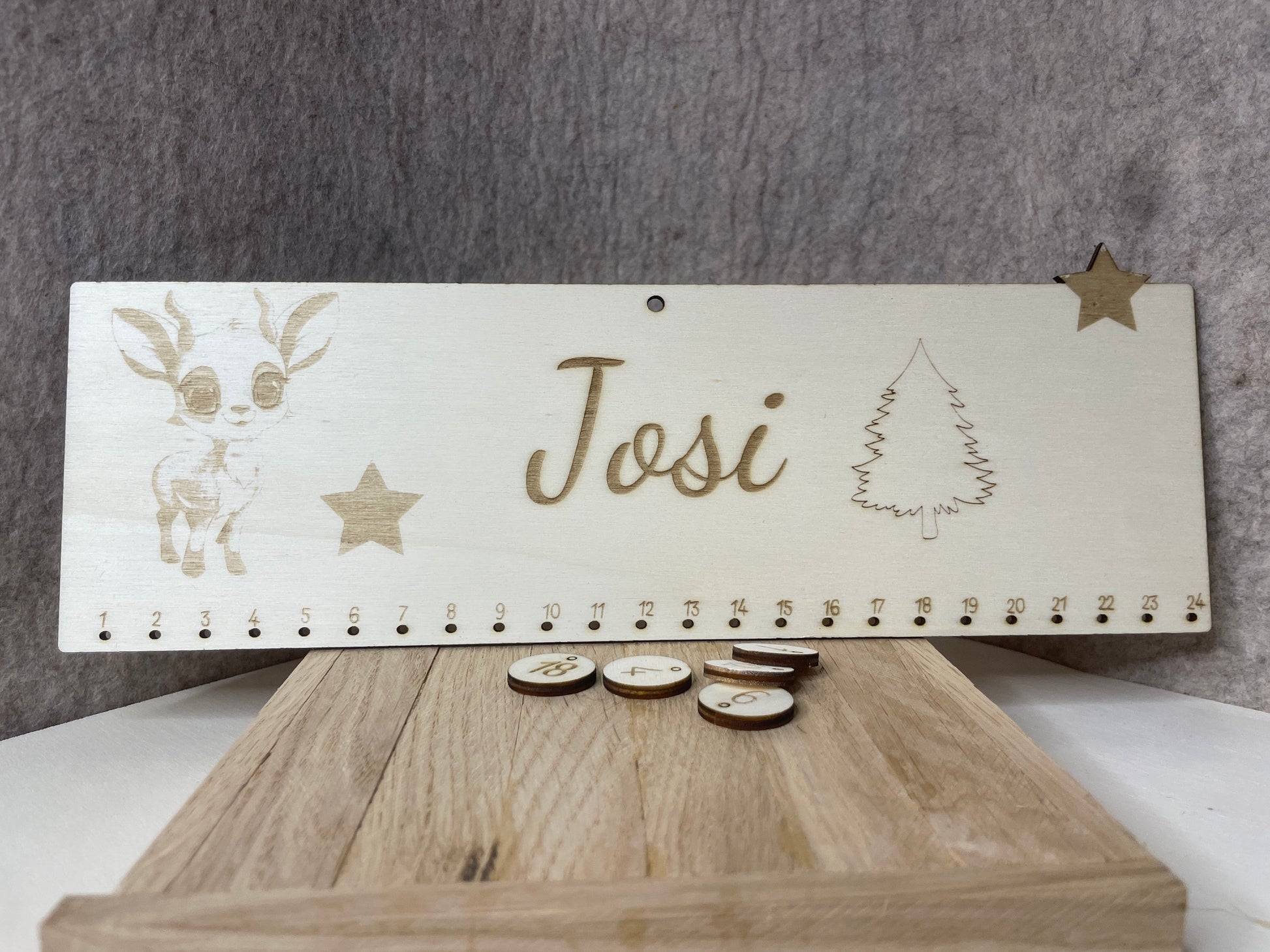 Individualisierter Adventskalender rehntier aus Holz Das Glückswerk