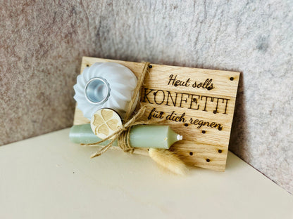 Geburtstagsgeschenk-Set aus Holzbrett und Raysin-Kerze, Detailansicht