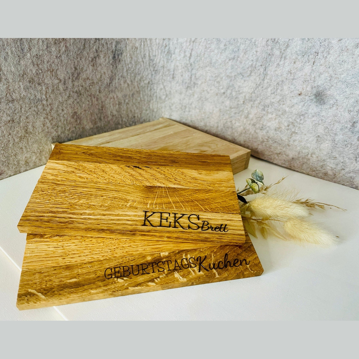 individualisierter Untersetzer aus Holz mit Gravur "Mama ist die beste" oder "Keksbrett" Brettchen Das Glückswerk