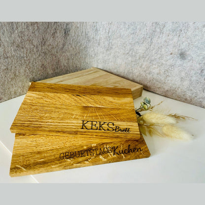 individualisierter Untersetzer aus Holz mit Gravur "Mama ist die beste" oder "Keksbrett" Brettchen Das Glückswerk