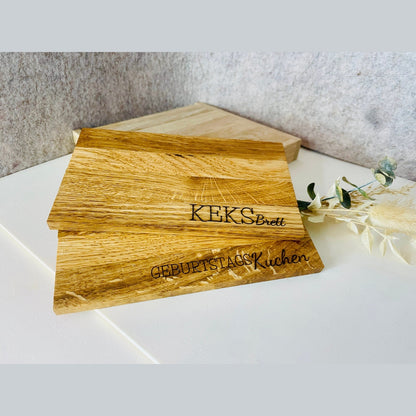 individualisierter Untersetzer aus Holz mit Gravur "Mama ist die beste" oder "Keksbrett" Brettchen Das Glückswerk