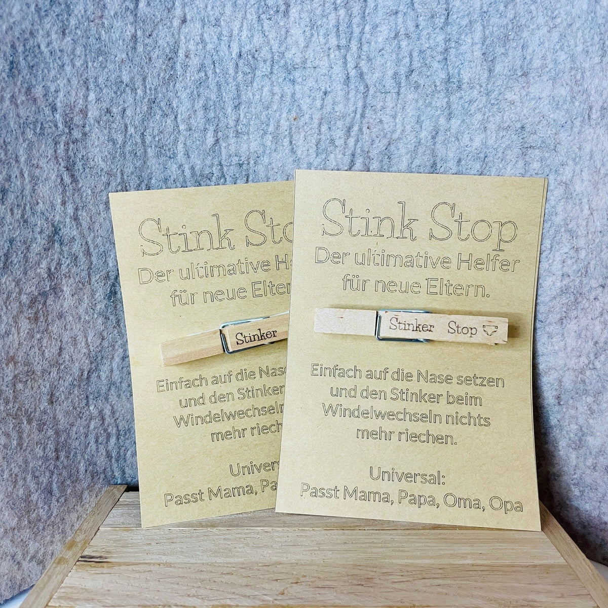Stink Stop - Geschenk für frischgebackene Eltern mit Wäscheklammer Windelmünze Das Glückswerk