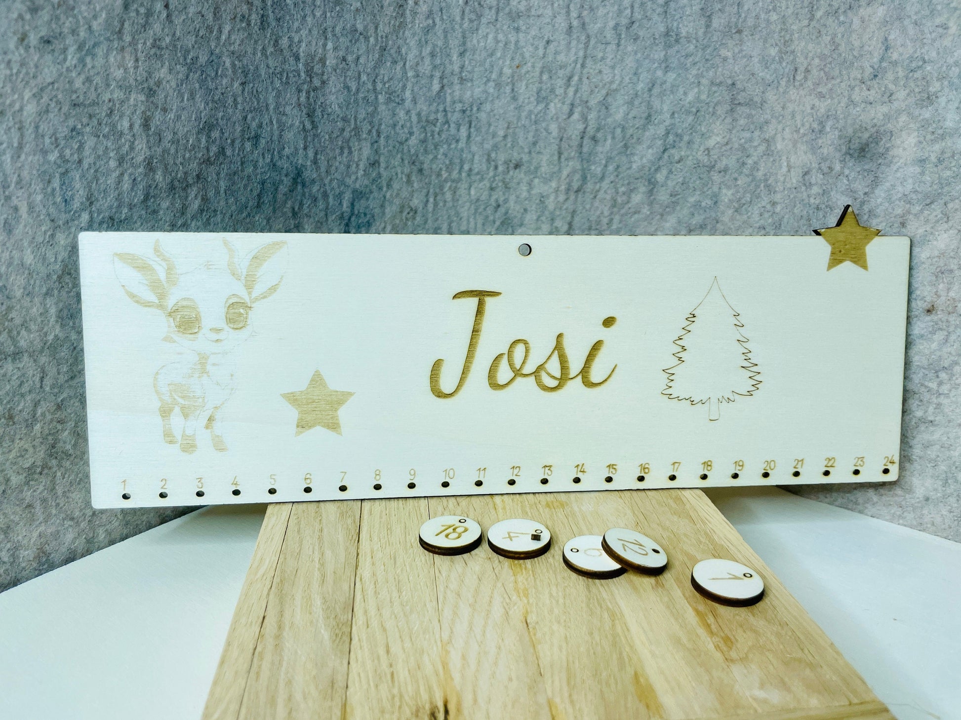 Individualisierter Adventskalender rehntier aus Holz Das Glückswerk