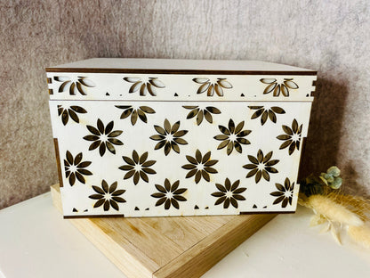 SVG Datei Erinnerungsbox mit Blüten, Holzkiste 15x20 cm zum Selberlasern, DasGlueckswerk, Digitale Laserdateien, Gift Boxes, 