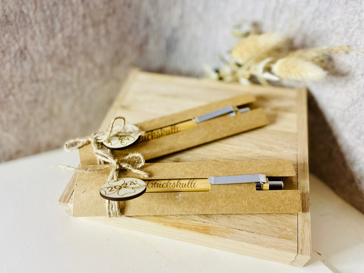 Gerschenkhülle verpackung Individuelles Geschenk individualisiert personalisiert günstig preiswert lustig witzig Geburtstagsgeschenk
Mitbringsel Kleinigkeit Geschenkkarte
Oma Opa Mama Papa Tante Onkel
Hochzeit Geburtstag Jahrestag Weihnachten