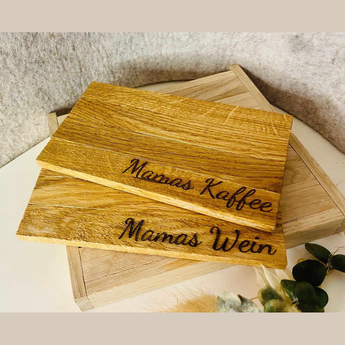 individualisierter Untersetzer aus Holz mit Gravur "Mama ist die beste" oder "Keksbrett" Brettchen Das Glückswerk