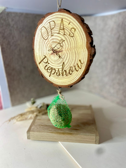 Baumscheibe Gravur Vogelfutterstation, Holz mit Meisenknödelhalter, 16-17 cm, DasGlueckswerk, Personalisierte Geschenk, Bird Feeders, 