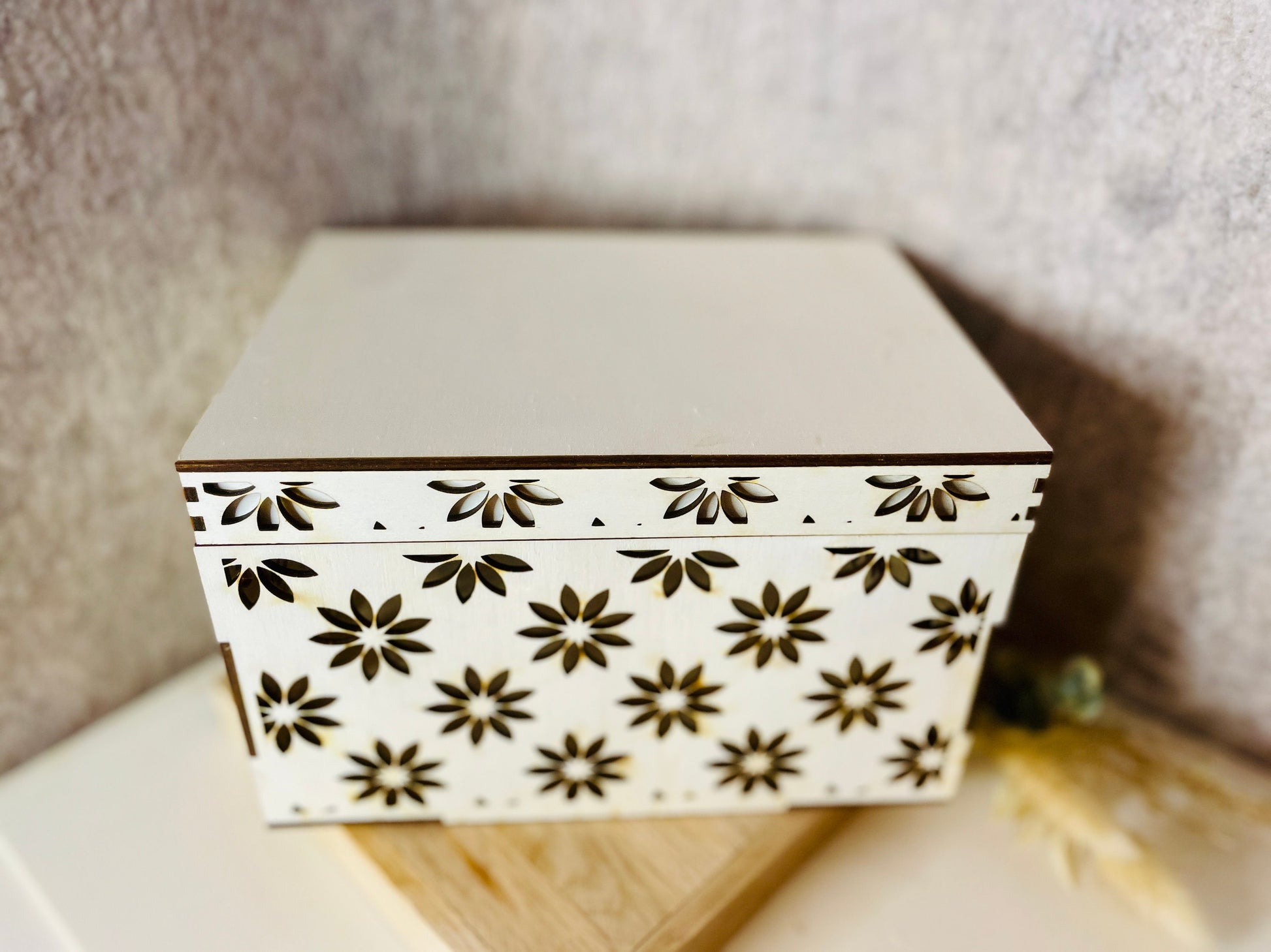 SVG Datei Erinnerungsbox mit Blüten, Holzkiste 15x20 cm zum Selberlasern, DasGlueckswerk, Digitale Laserdateien, Gift Boxes, 