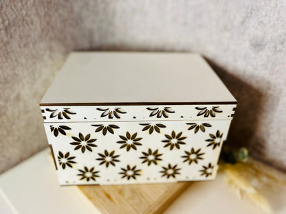 SVG Datei Erinnerungsbox mit Blüten, Holzkiste 15x20 cm zum Selberlasern, DasGlueckswerk, Digitale Laserdateien, Gift Boxes, 