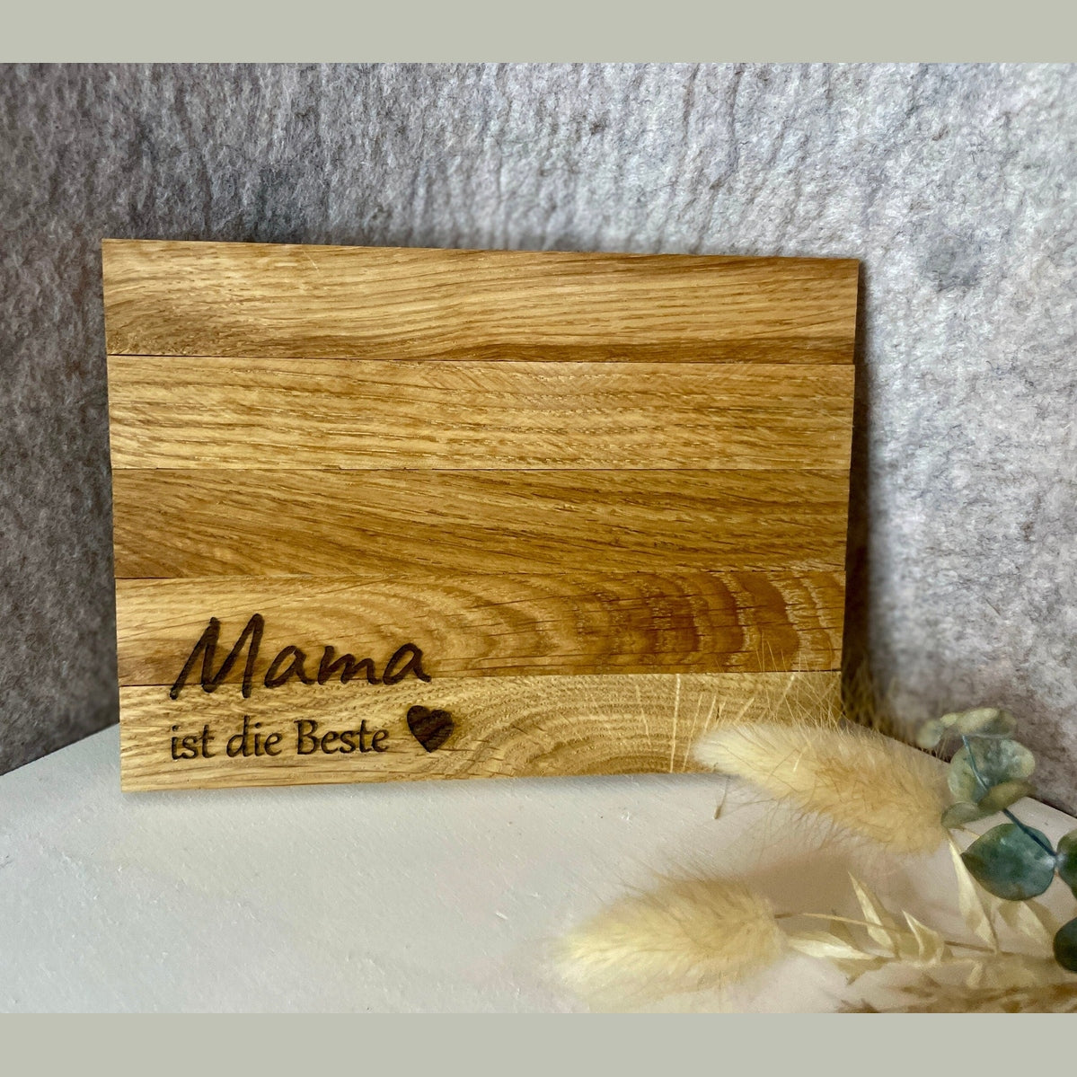 individualisierter Untersetzer aus Holz mit Gravur "Mama ist die beste" oder "Keksbrett" Brettchen Das Glückswerk