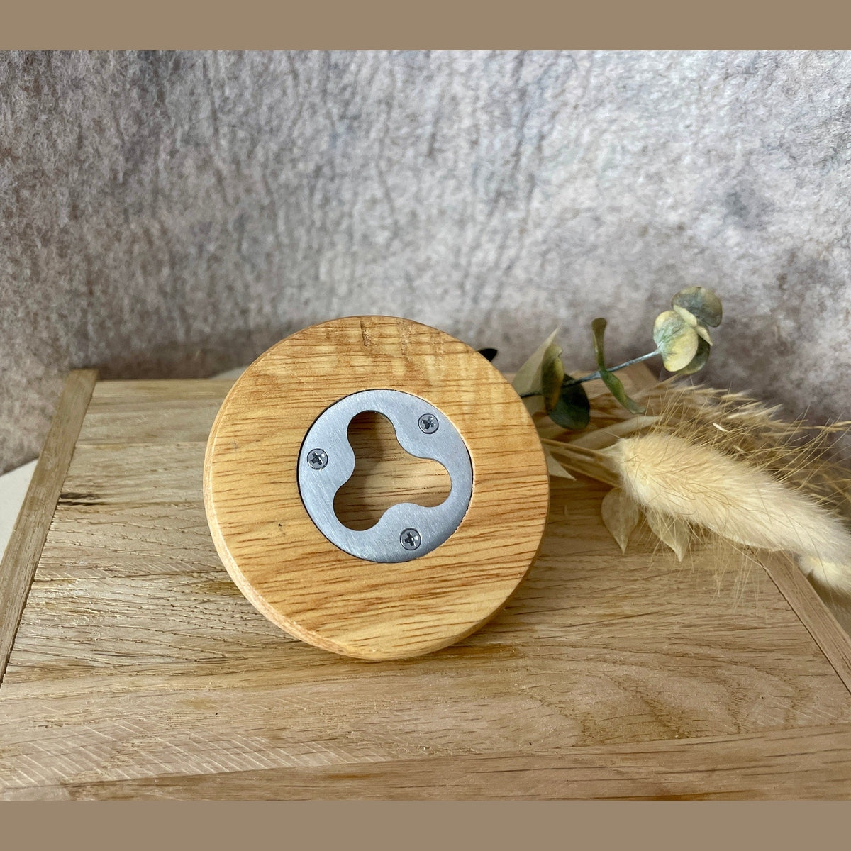 runder Flaschenöffner aus Holz mit individueller Gravur Flaschenöffner Das Glückswerk