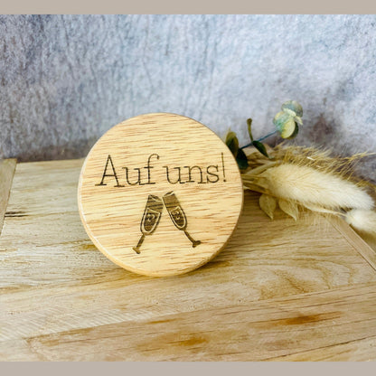 runder Flaschenöffner aus Holz mit individueller Gravur Flaschenöffner Das Glückswerk