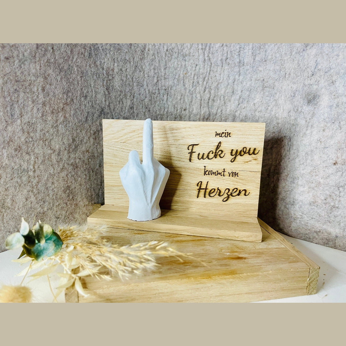 Mittelfinger Stinkefinger Hand mit mein Fuck you kommt von herzen sarkastischer spruch witzige Geschenkidee Aufsteller Das Glückswerk