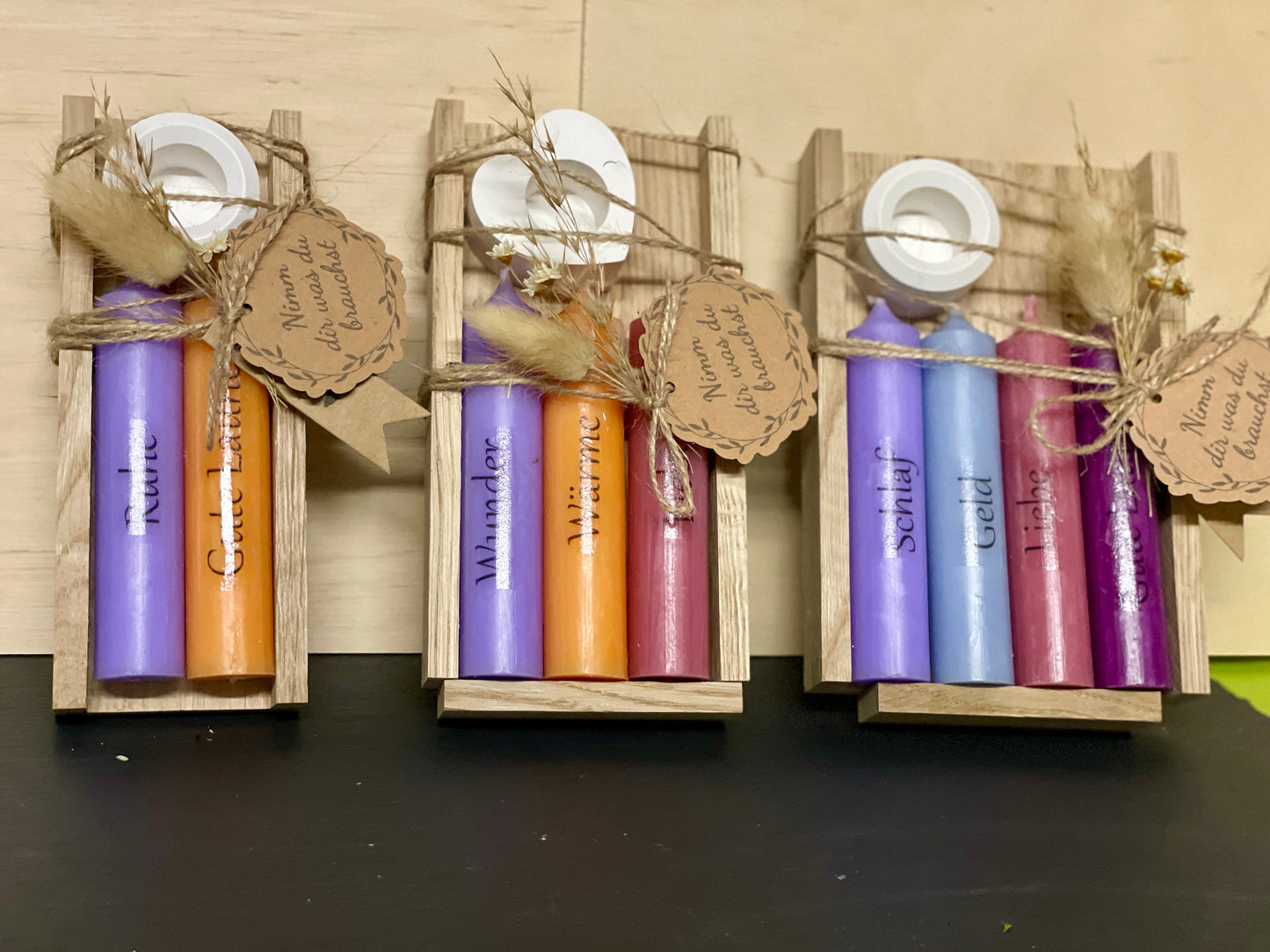 Nimm dir Was du brauchst beschriftete Kerzen mit Kerzenständer als Geschenkset