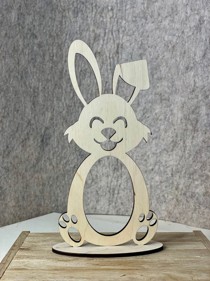 Ostergravierungen, DIY Osterprojekte, SVG für Lasergravur, Holz Osterei, Ostern basteln, Osterhase schneiden, Laserschnitt Datei, Ostergeschenk, Holzdeko Ostern, Osterhase für Überraschungsei, SVG für Holz, Basteln zu Ostern, Osterhase SVG Datei.