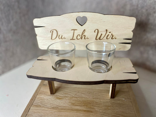 Schnapsbank Holzbank als Geschenk zur Hochzeit Aufschrift Du. Ich. wir. mit Pinnchen