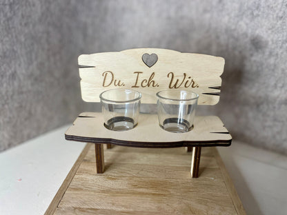 Schnapsbank Holzbank als Geschenk zur Hochzeit Aufschrift Du. Ich. wir. mit Pinnchen