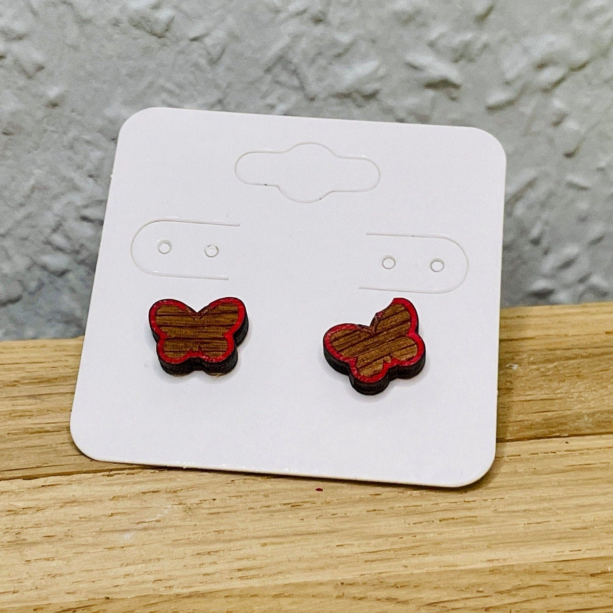 Ohrstecker Schmetterling aus Holz im personalisiertem Holzkästchen Ohrringe Das Glückswerk