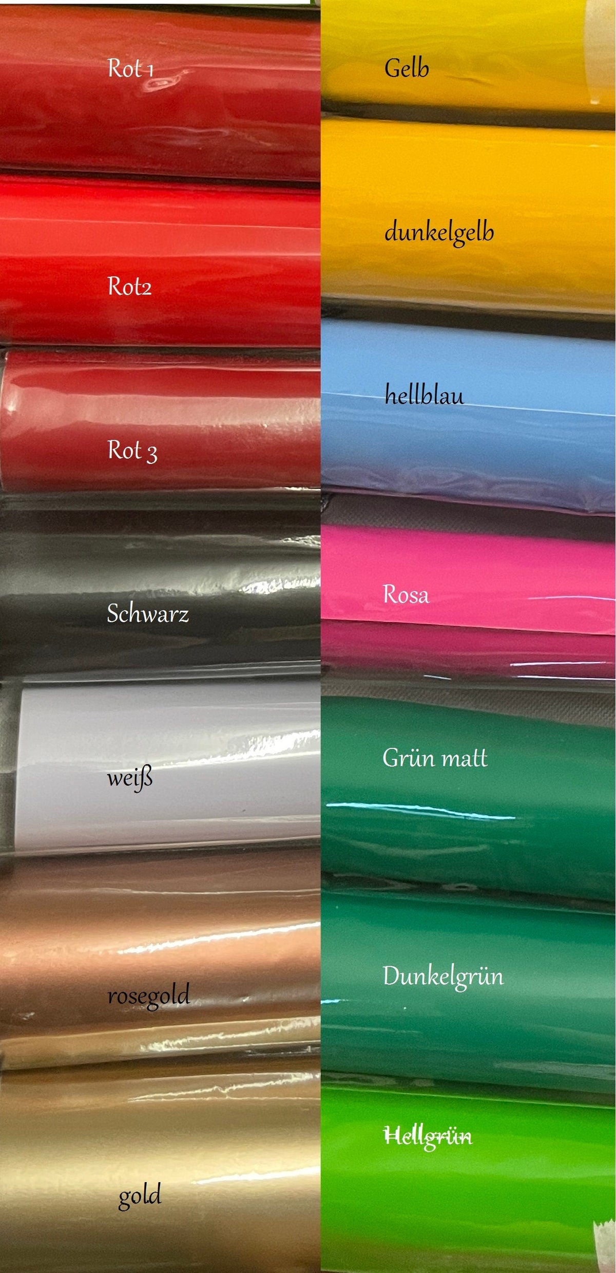 Weinglas mit Namenszug in Schwarz, Detailaufnahme