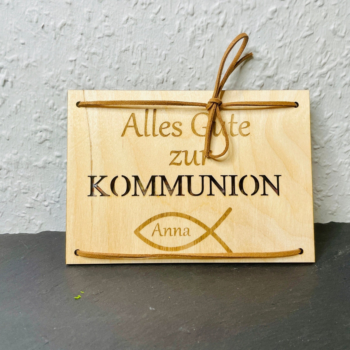 Geschenk Karte Geldgeschenk Kommunion individualisiert Holz Lederband Geschenkkarte Das Glückswerk