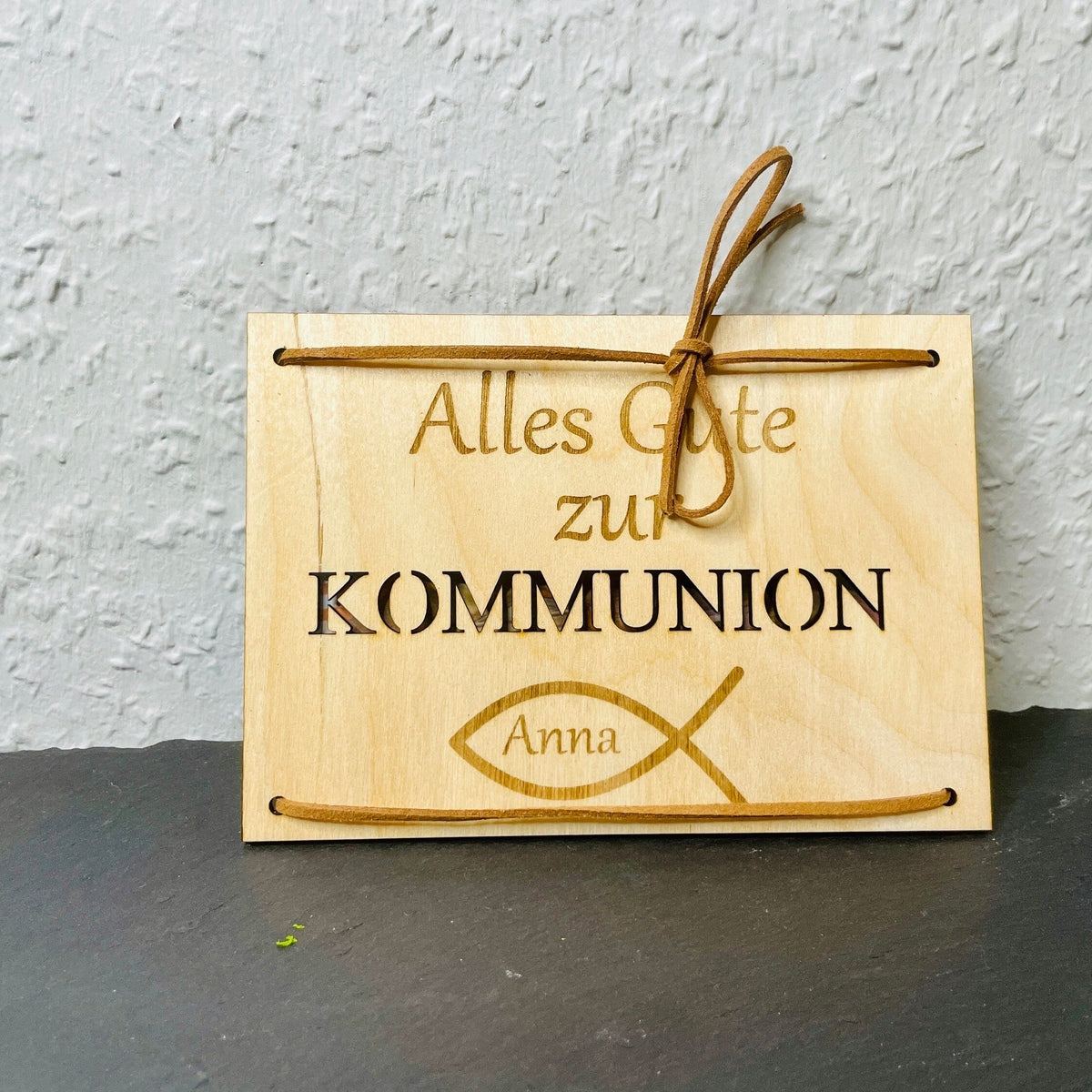 Geschenk Karte Geldgeschenk Kommunion individualisiert Holz Lederband Geschenkkarte Das Glückswerk