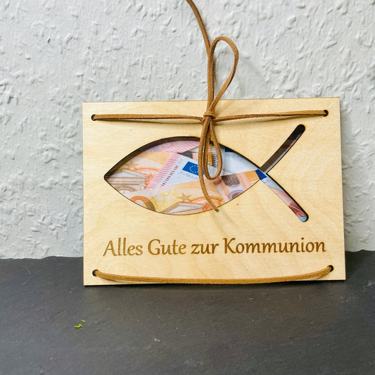 Geldgeschenk Karte zur Kommunion aus Holz individualisiert mit Lederband Geldgeschenk Das Glückswerk