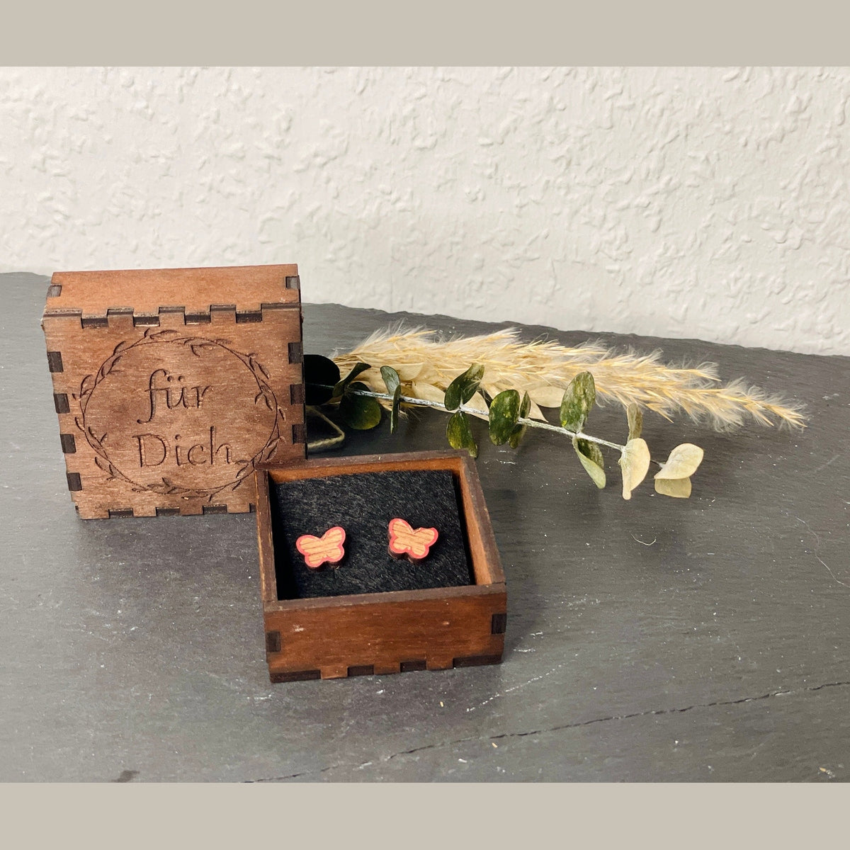 Ohrstecker Schmetterling aus Holz im personalisiertem Holzkästchen Ohrringe Das Glückswerk