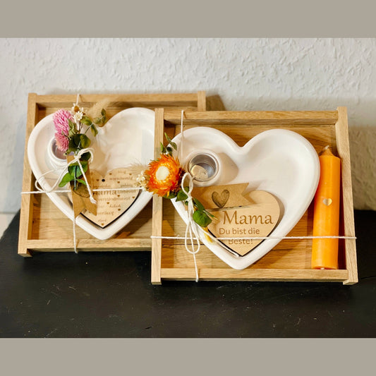 Geschenkset zum Muttertag für mama; Tablett, Herz Kerzenständer, Herz aus Holz und Kerze, dekoriert mit Trockenblumen Geschenkset Das Glückswerk