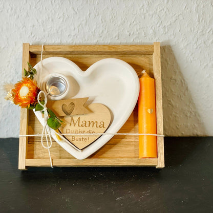 Geschenkset zum Muttertag für mama; Tablett, Herz Kerzenständer, Herz aus Holz und Kerze, dekoriert mit Trockenblumen Geschenkset Das Glückswerk