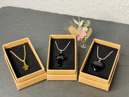 Halskette Engelsanhänger, graviertes Schmuckkästchen, Geschenk Taufe Geburtstag personalisiert, DasGlueckswerk, Personalisierte Geschenk, Charm Necklaces, 