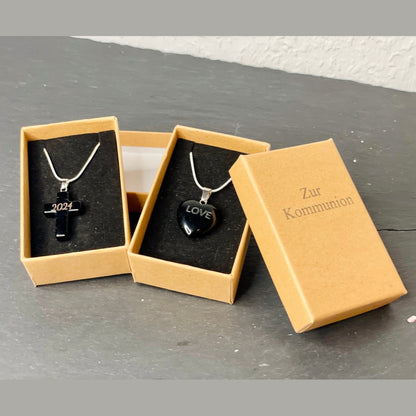 Halskette >> Kreuz << aus Obsidian Edelstein im Schmuckkästchen mit Wunschgravur Kette Das Glückswerk