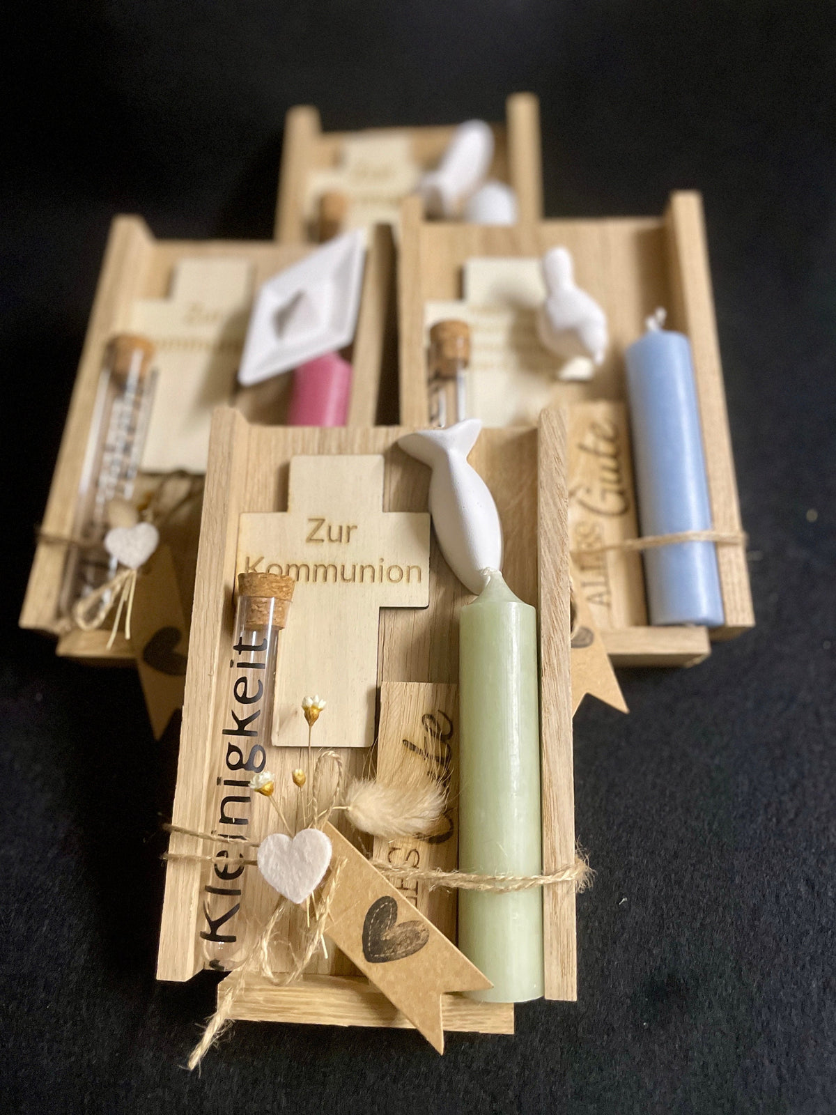 Taufgeschenk-Set mit Holzkreuz, Kerze und Reagenzglas, 17x11 cm – weiteres Foto