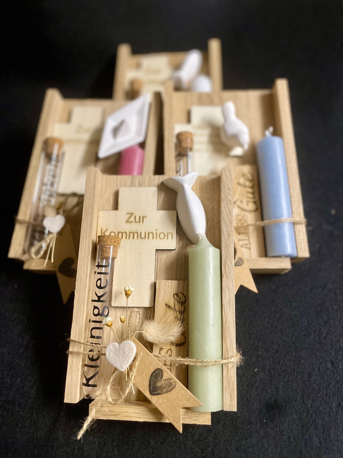 Konfirmationsgeschenk-Set mit Kerze und Röhrchen, Gesamtgröße 17x11 cm – Größenvergleich