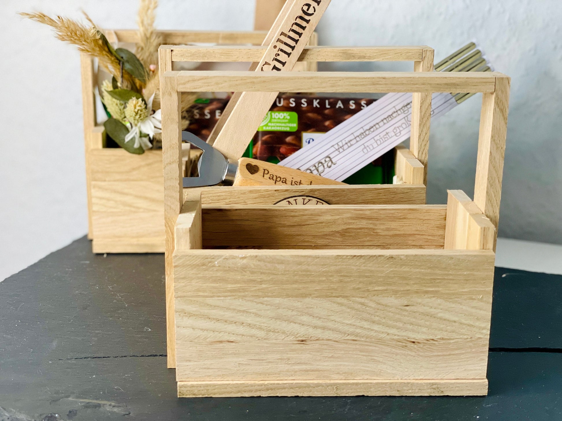 Geschenkkorb Holz mit Plakette, individualisierbar, DIY Geschenkidee zum Befüllen, DasGlueckswerk, Dekoration, Gift Wrapping, holz