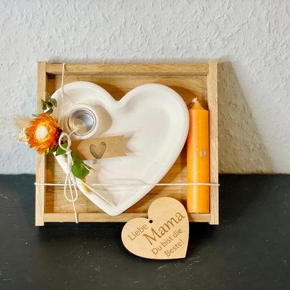 Geschenkset zum Muttertag für mama; Tablett, Herz Kerzenständer, Herz aus Holz und Kerze, dekoriert mit Trockenblumen Geschenkset Das Glückswerk