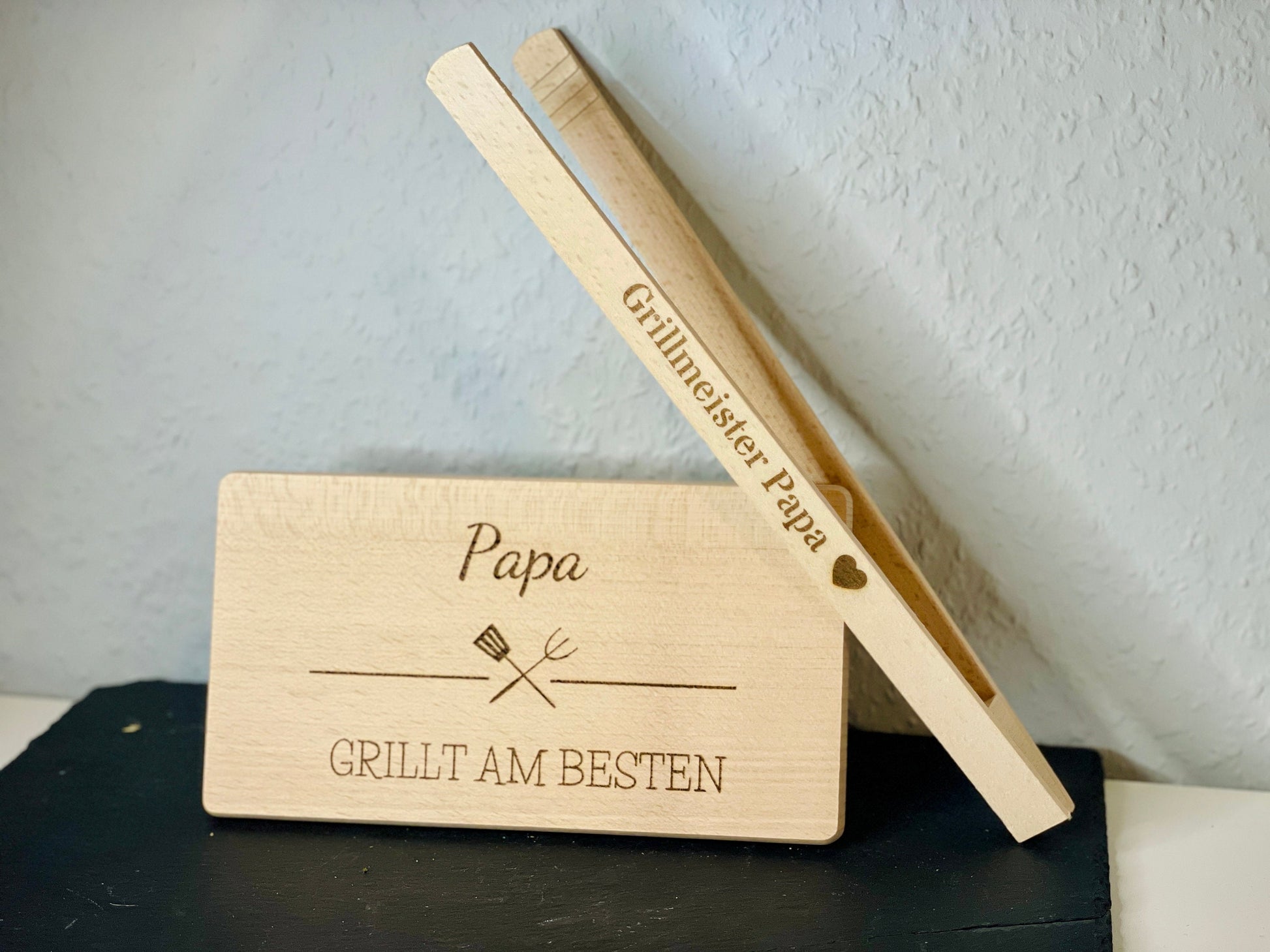 papa grillt am besten opa griller grillmeister steak frühling garten geschenkidee für den der alles hat für freund kumpel Individuelles Geschenk individualisiert personalisiert günstig preiswert lustig witzig Mitbringsel Kleinigkeit